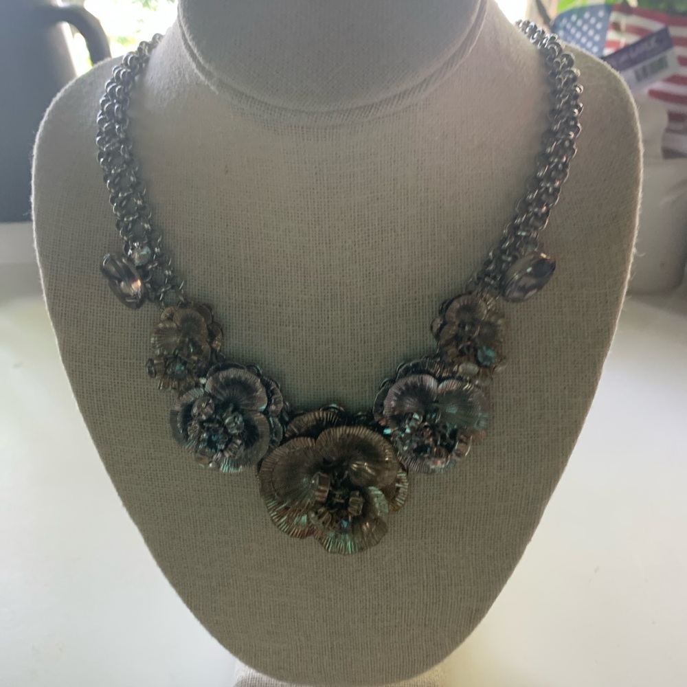 Flower Necklace silver plated.